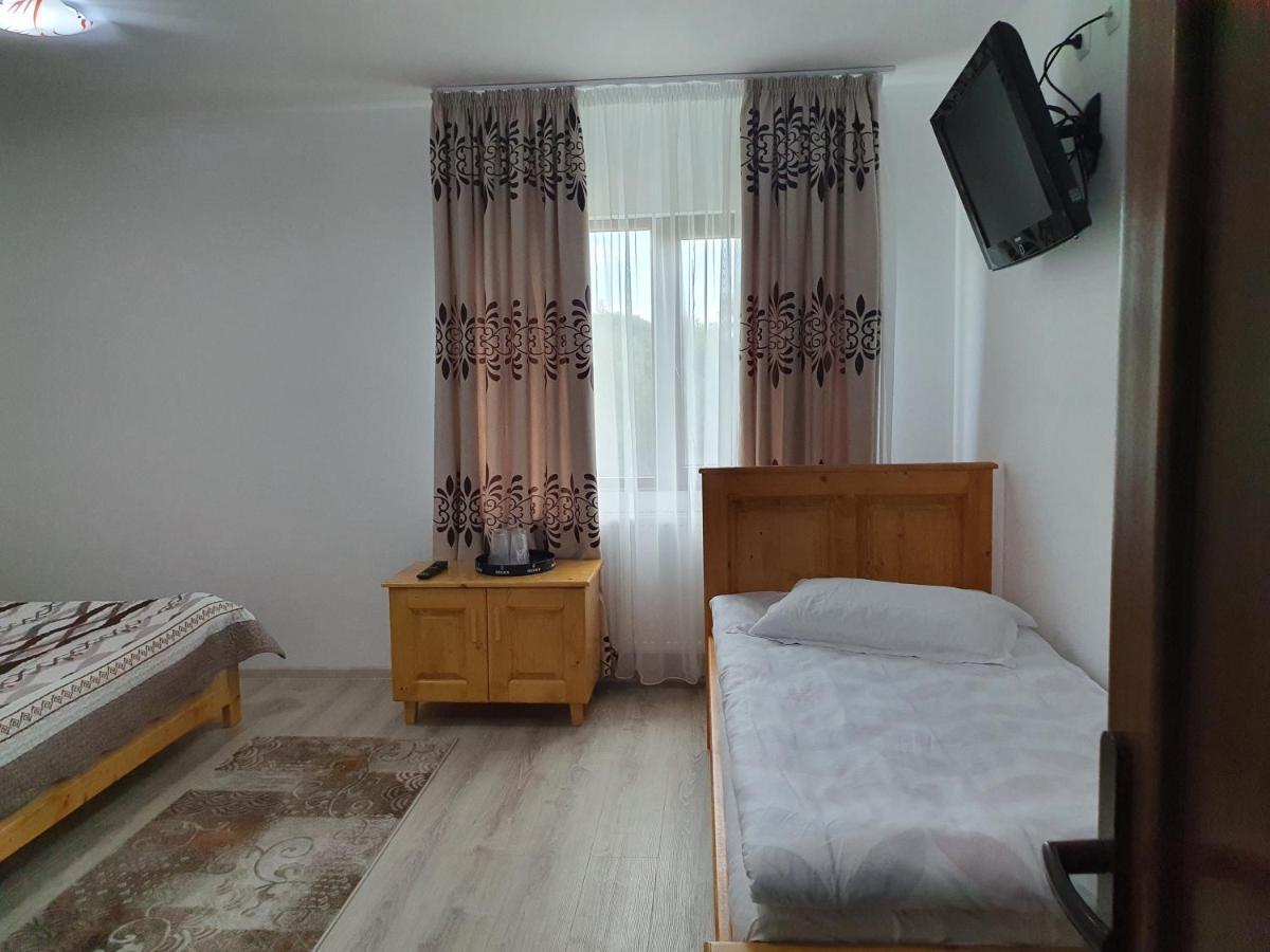 Pensiunea Ronicson Milostea Bagian luar foto