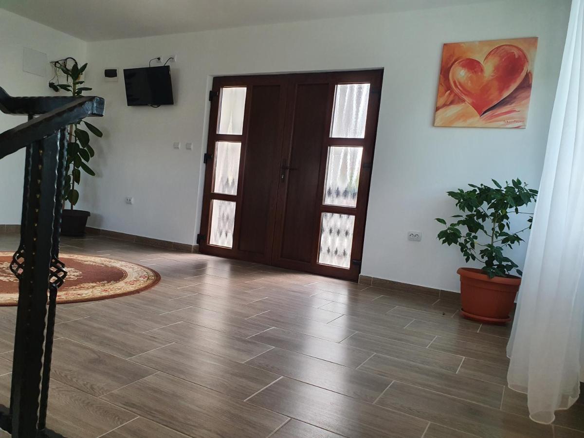 Pensiunea Ronicson Milostea Bagian luar foto