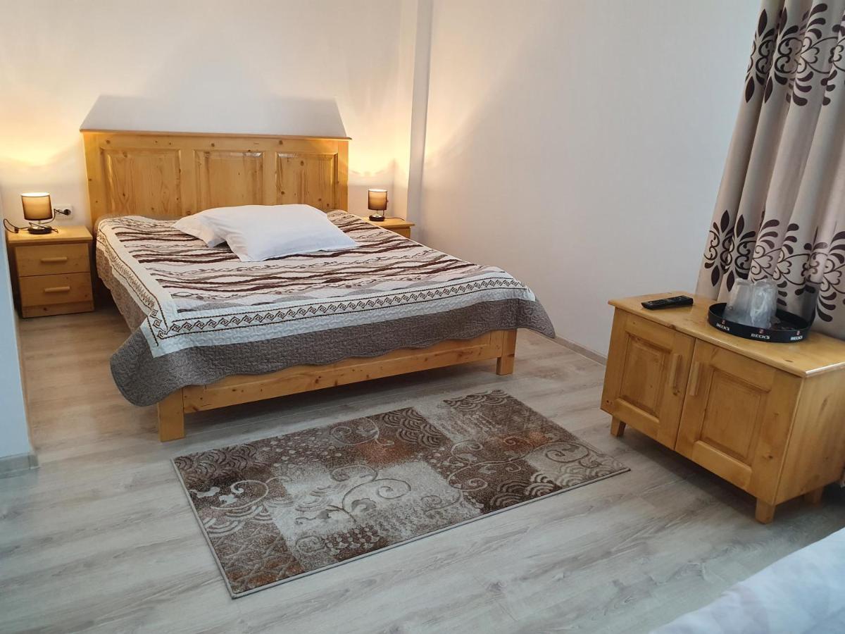 Pensiunea Ronicson Milostea Bagian luar foto