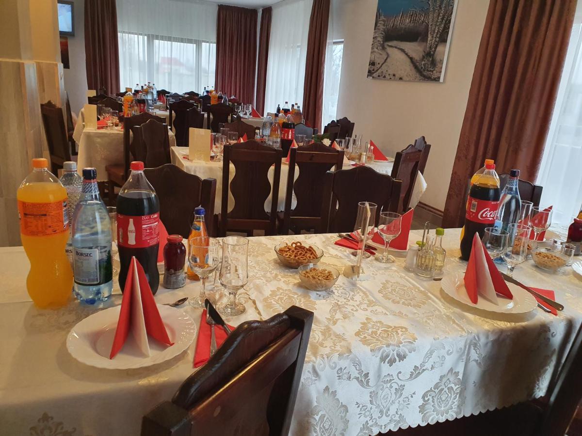 Pensiunea Ronicson Milostea Bagian luar foto