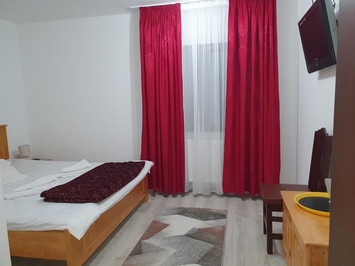 Pensiunea Ronicson Milostea Bagian luar foto