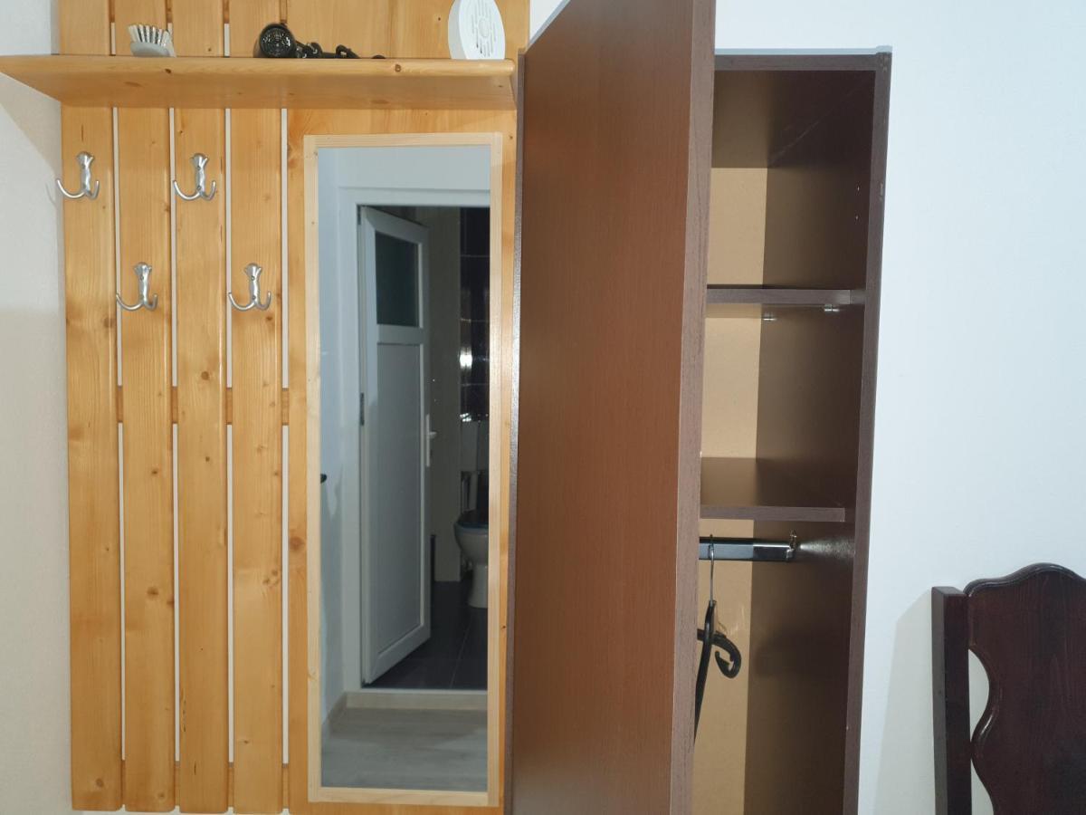 Pensiunea Ronicson Milostea Bagian luar foto