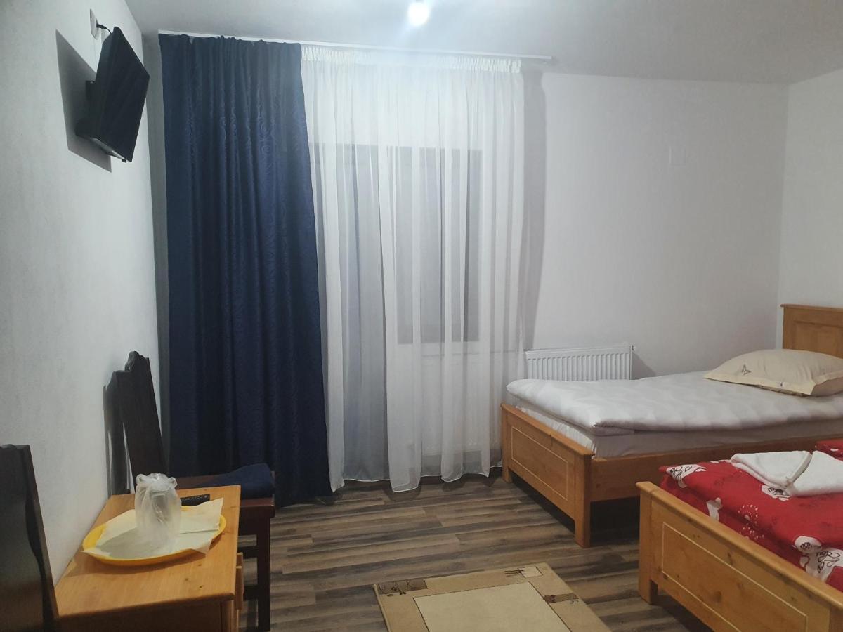 Pensiunea Ronicson Milostea Bagian luar foto