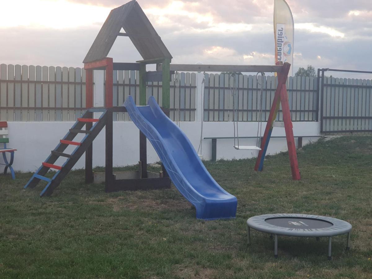 Pensiunea Ronicson Milostea Bagian luar foto