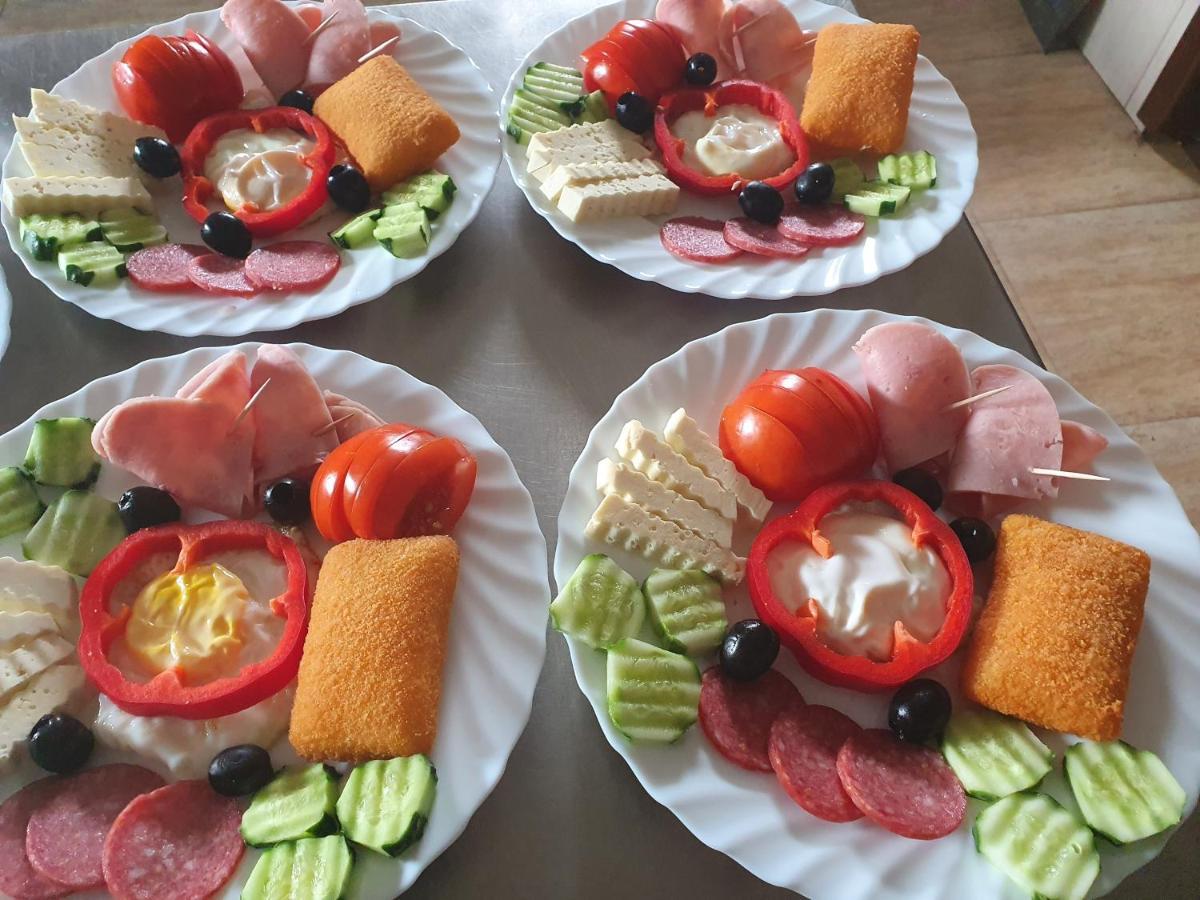 Pensiunea Ronicson Milostea Bagian luar foto