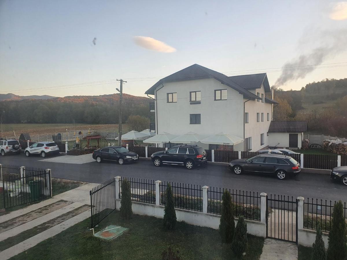 Pensiunea Ronicson Milostea Bagian luar foto