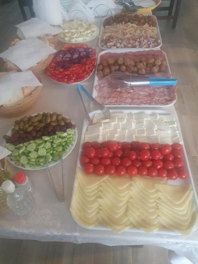 Pensiunea Ronicson Milostea Bagian luar foto